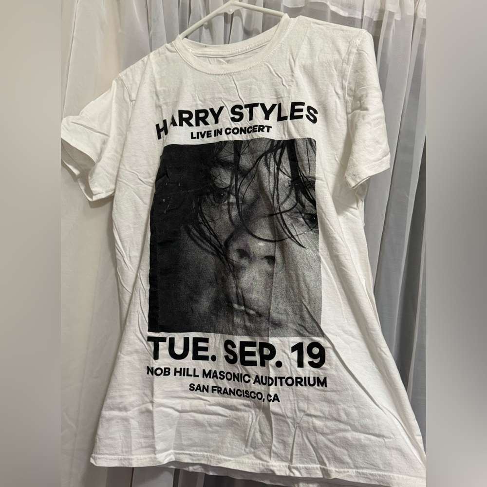 White Harry Styles 2017 tour t-shirt size M
From his first solo tour. Never worn